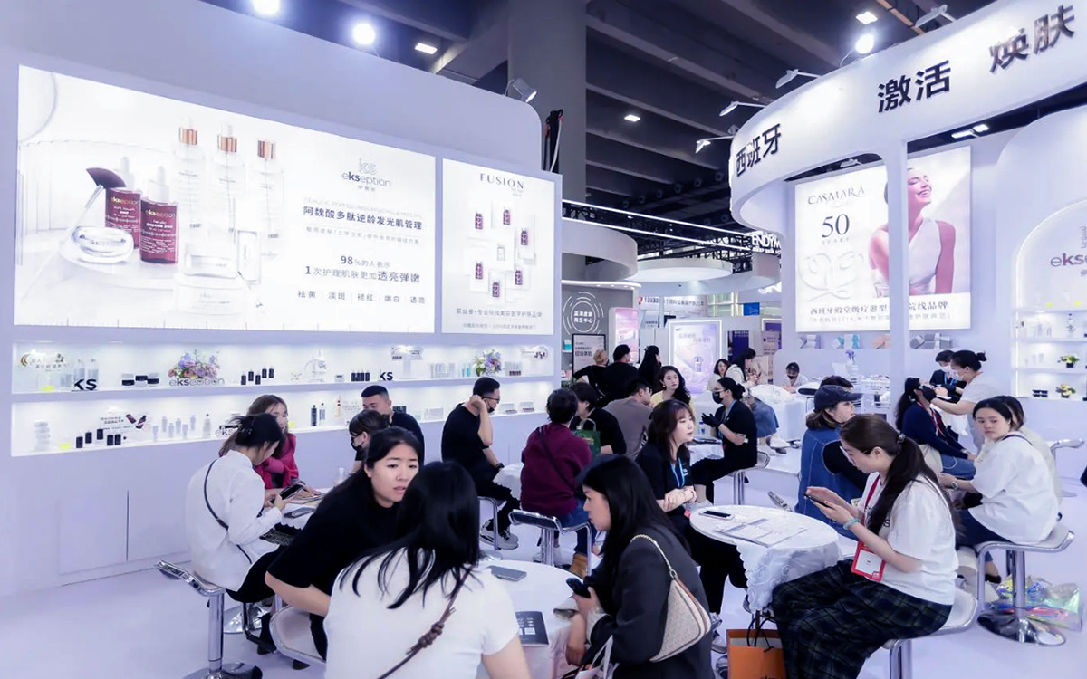 在高交會展臺布置中,構(gòu)思展位的多場景設(shè)計 在高交會展臺布置中,構(gòu)思展位的多場景設(shè)計