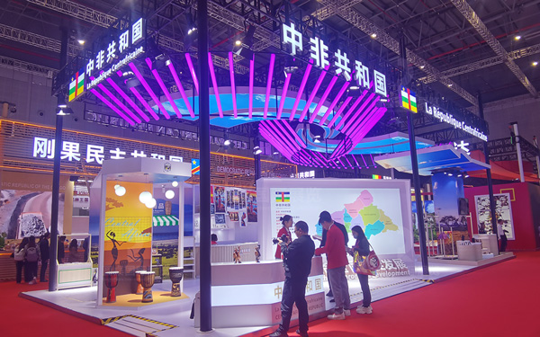 哪種深圳展覽會搭建設(shè)計風(fēng)格最適合科技初創(chuàng)公司？