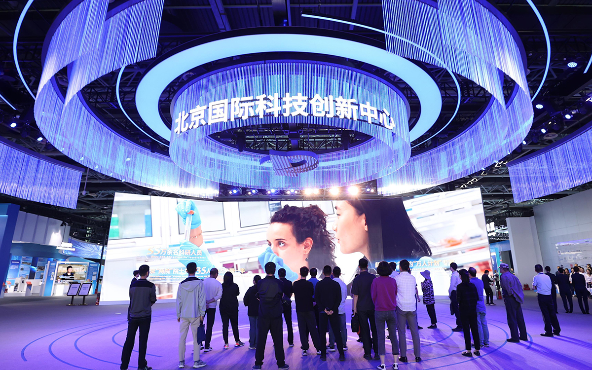 在香港展覽會設(shè)計中，顏色搭配喚醒品牌記憶